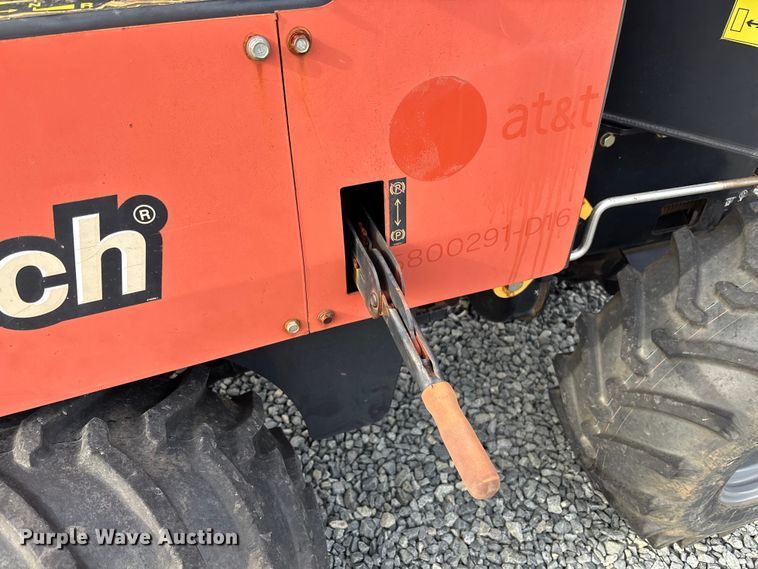 image for item YA2047 2016 Ditch Witch 410SX trencher