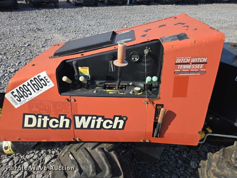 image for item YA2048 2015 Ditch Witch 410SX trencher