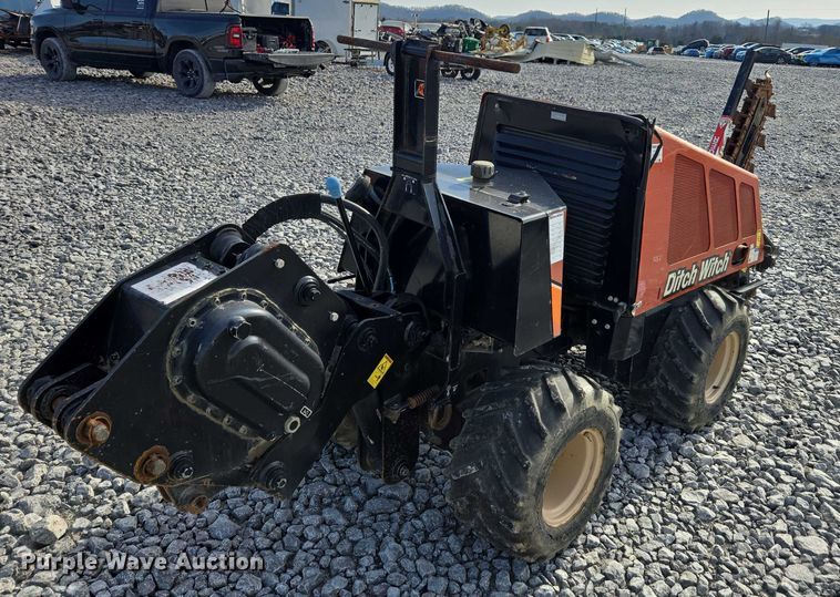 image for item YA2049 2018 Ditch Witch 410SK trencher