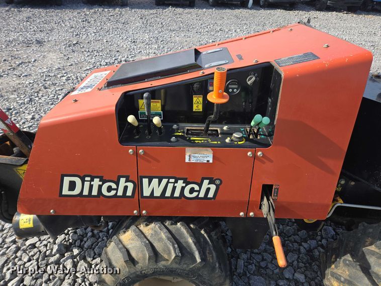image for item YA2049 2018 Ditch Witch 410SK trencher