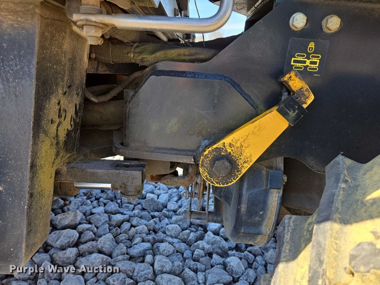 image for item YA2051 2016 Ditch Witch 410SX trencher