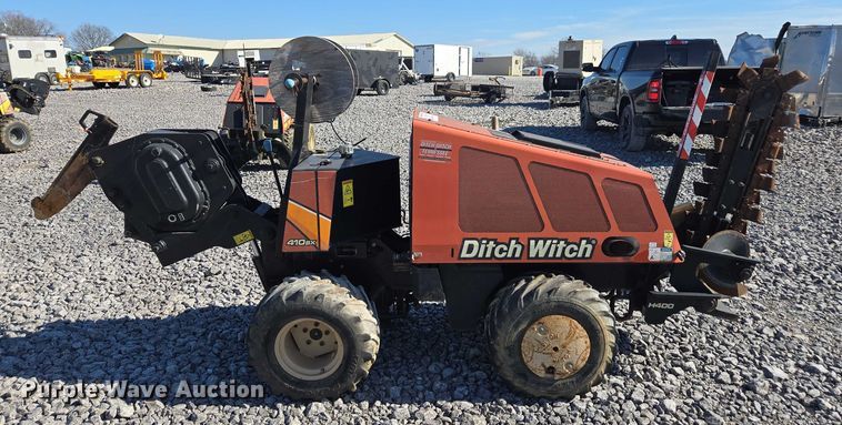 image for item YA2052 2016 Ditch Witch 410SX trencher