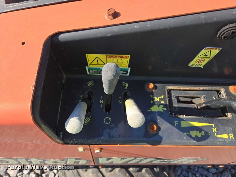 image for item YA2052 2016 Ditch Witch 410SX trencher