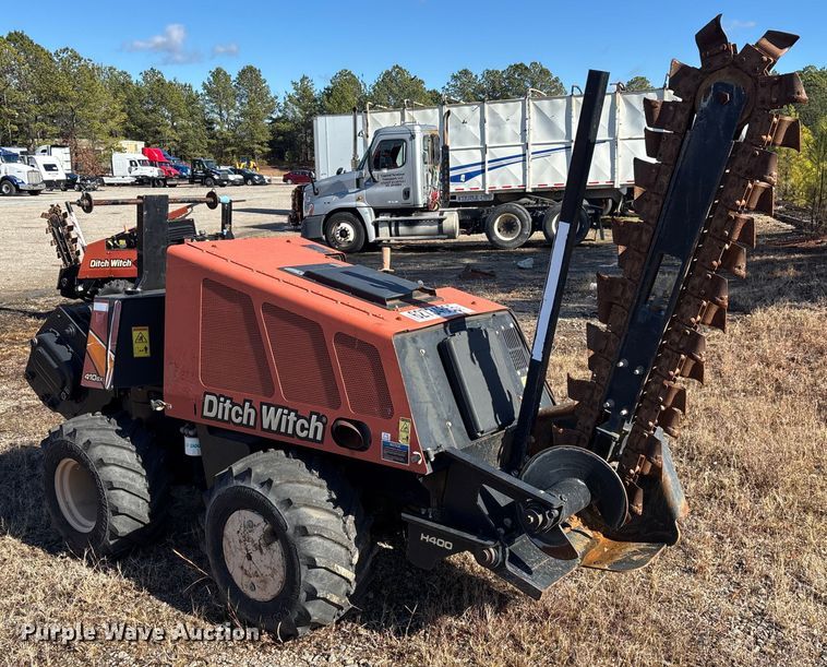 image for item YA2056 2016 Ditch Witch 410SX trencher