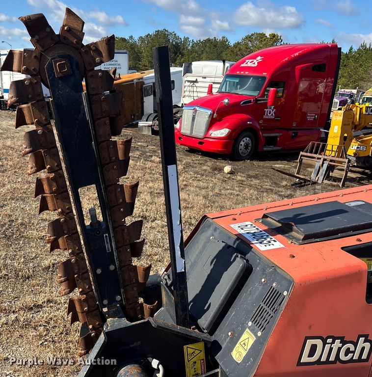 image for item YA2056 2016 Ditch Witch 410SX trencher
