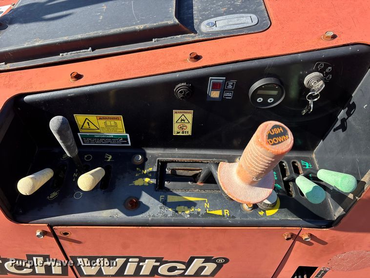 image for item YA2056 2016 Ditch Witch 410SX trencher