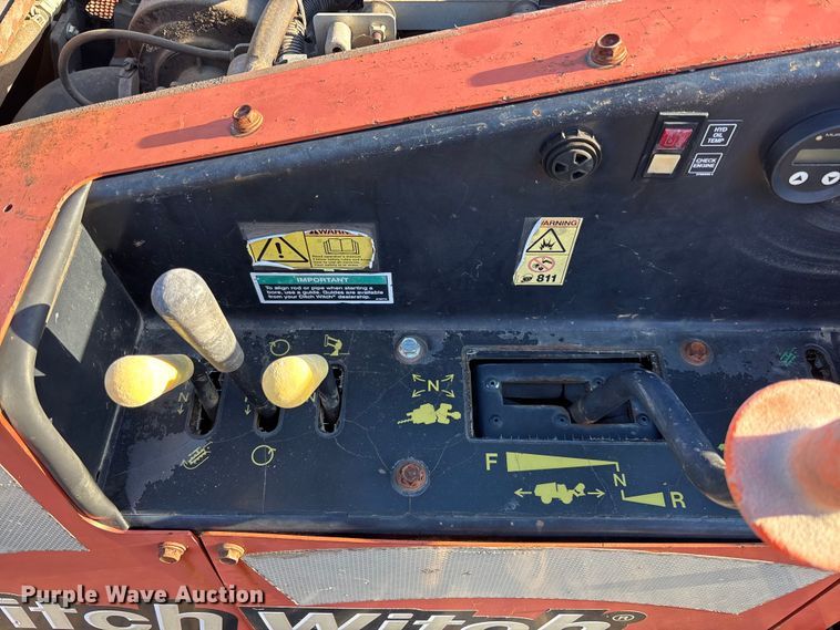 image for item YA2057 2015 Ditch Witch 410SX trencher