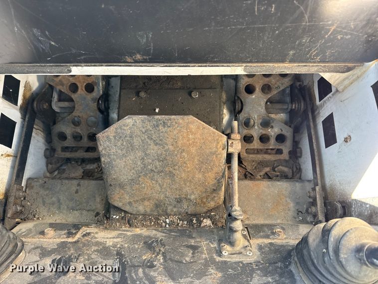 image for item YA2071 1991 Bobcat 642B skid steer loader