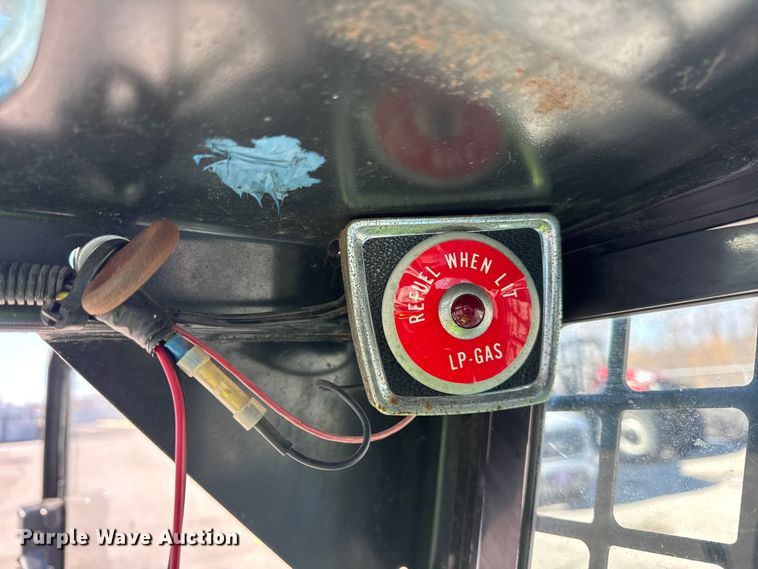 image for item YA2071 1991 Bobcat 642B skid steer loader