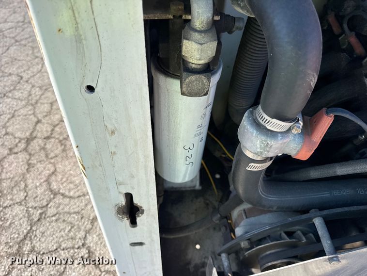 image for item YA2071 1991 Bobcat 642B skid steer loader