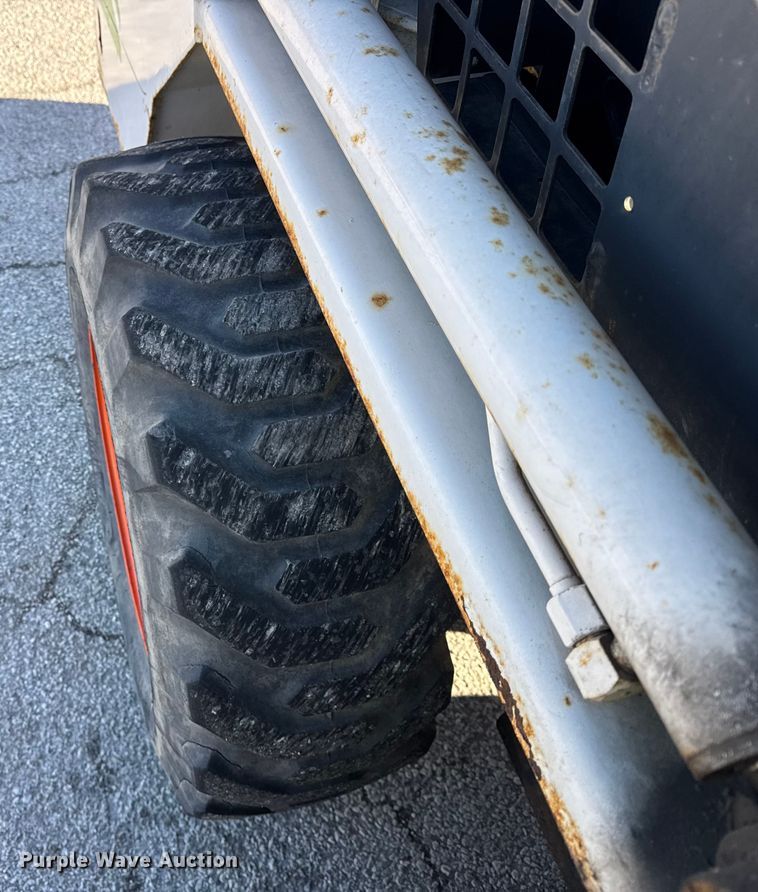 image for item YA2071 1991 Bobcat 642B skid steer loader