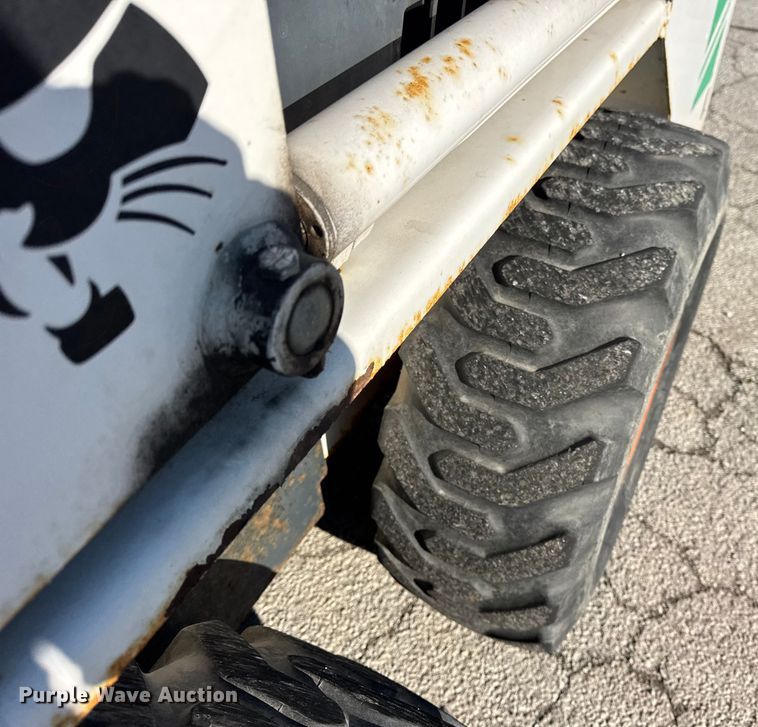 image for item YA2071 1991 Bobcat 642B skid steer loader