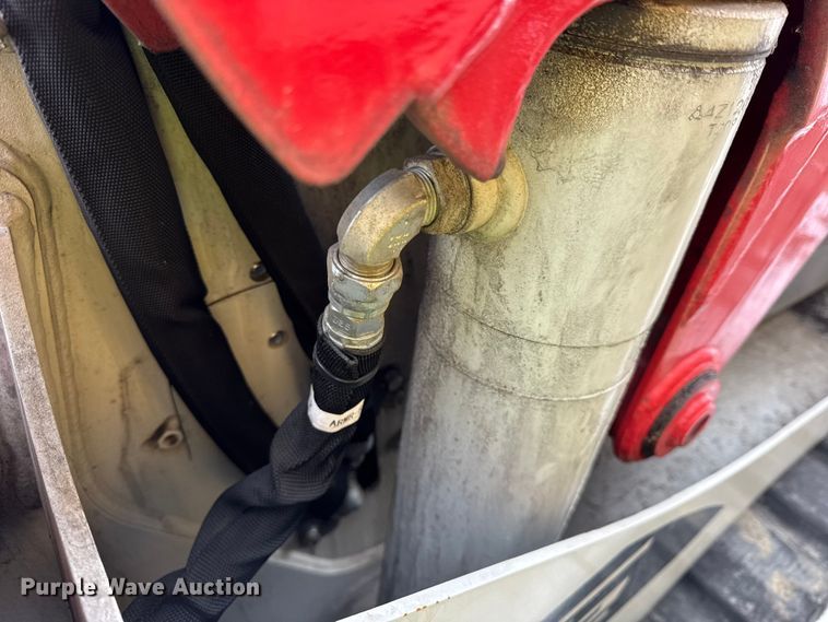 image for item YA2221 Takeuchi TL10V-2 tracked skid steer loader