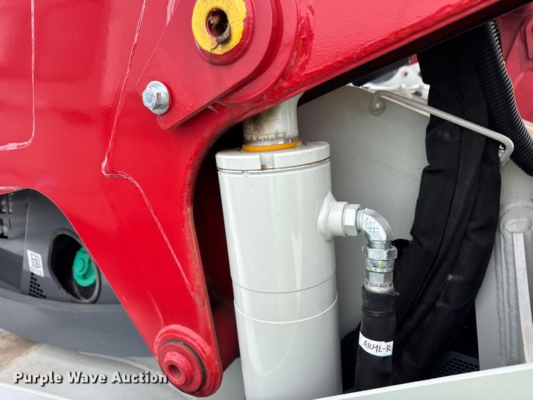 image for item YA2221 Takeuchi TL10V-2 tracked skid steer loader