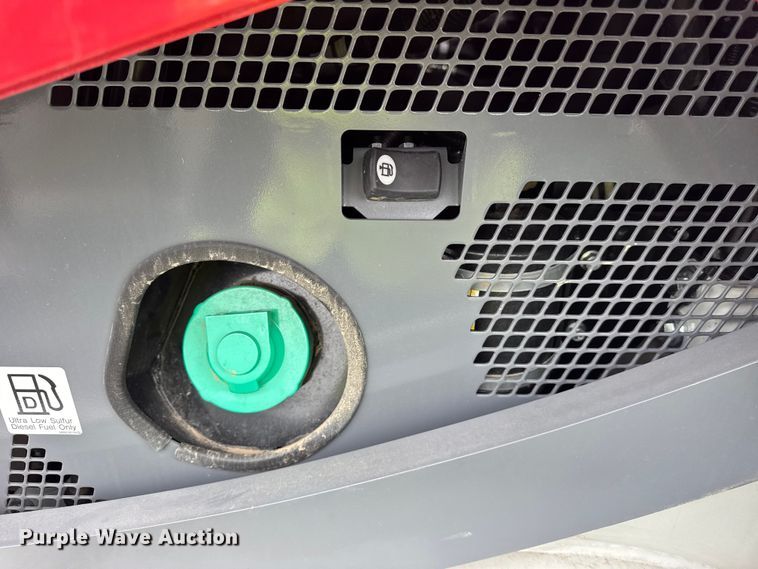 image for item YA2221 Takeuchi TL10V-2 tracked skid steer loader