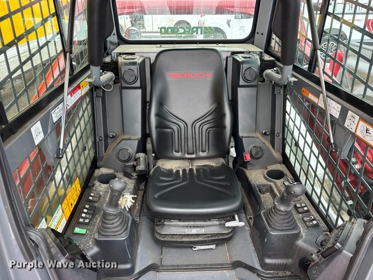 image for item YA2221 Takeuchi TL10V-2 tracked skid steer loader