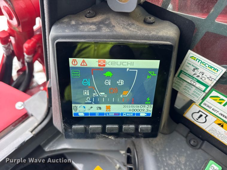 image for item YA2221 Takeuchi TL10V-2 tracked skid steer loader