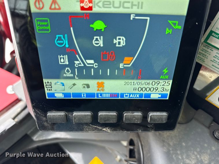 image for item YA2221 Takeuchi TL10V-2 tracked skid steer loader