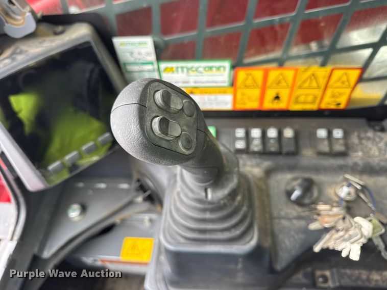 image for item YA2221 Takeuchi TL10V-2 tracked skid steer loader