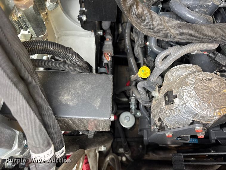 image for item YA2221 Takeuchi TL10V-2 tracked skid steer loader