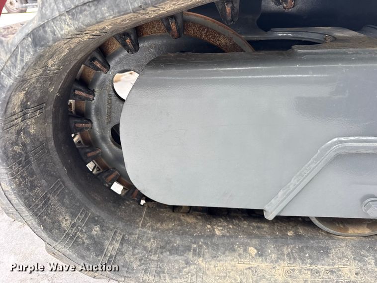 image for item YA2221 Takeuchi TL10V-2 tracked skid steer loader