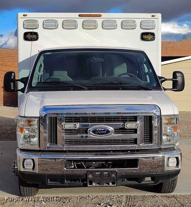 image for item DP5057 2010 Ford E450 Super Duty ambulance