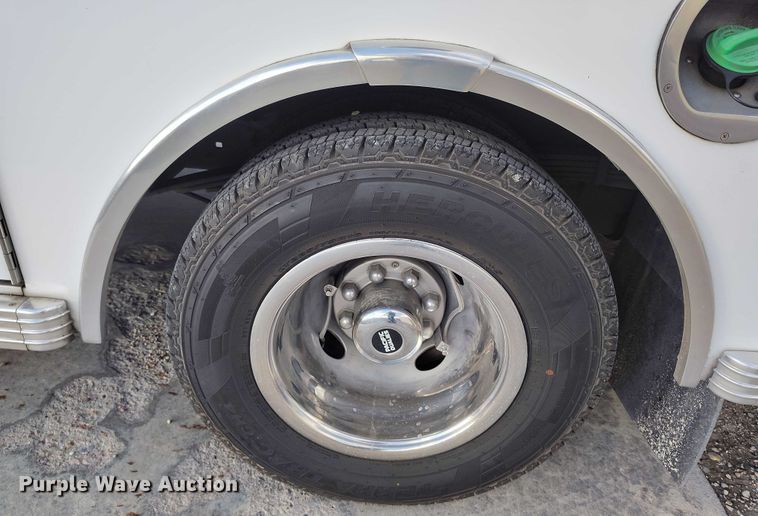 image for item DP5057 2010 Ford E450 Super Duty ambulance