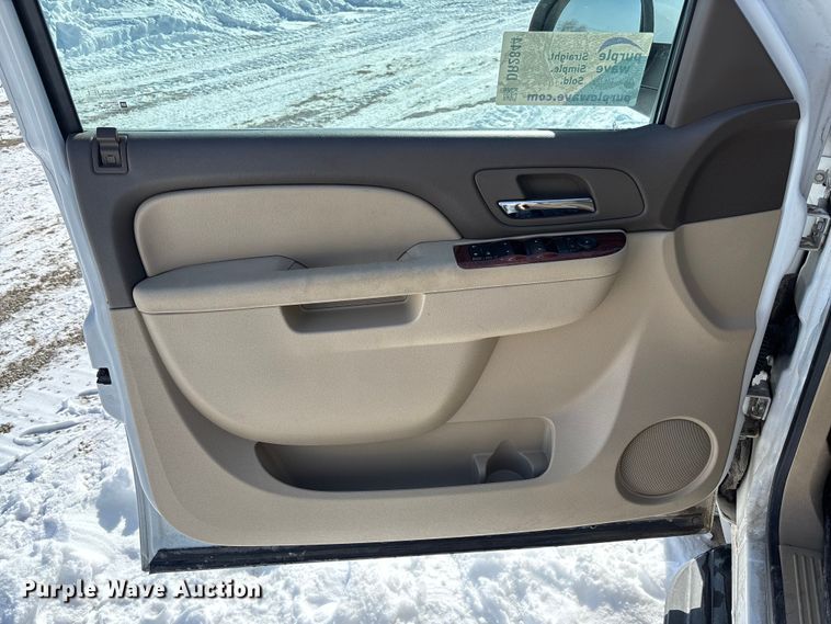 image for item DR2844 2013 Chevrolet Suburban SUV