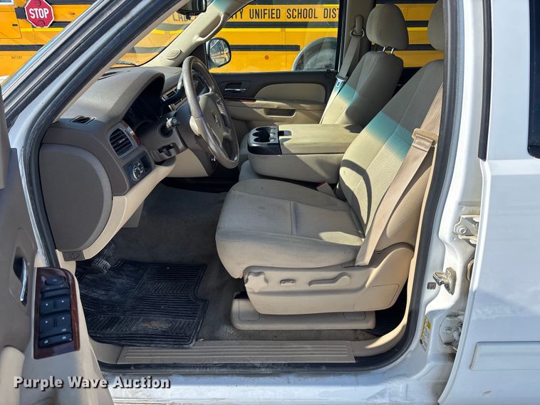 image for item DR2844 2013 Chevrolet Suburban SUV