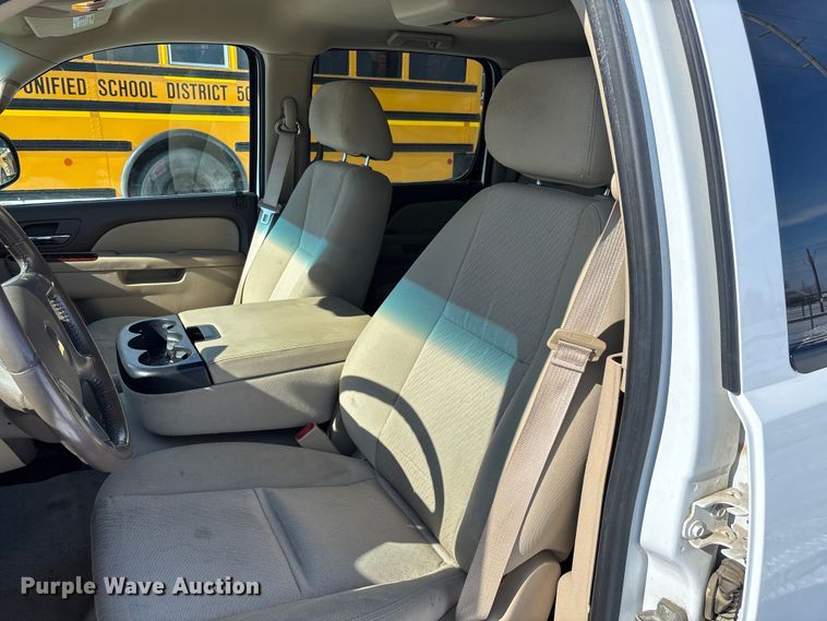 image for item DR2844 2013 Chevrolet Suburban SUV