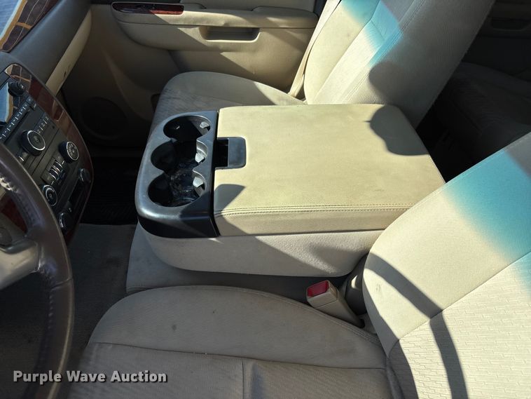 image for item DR2844 2013 Chevrolet Suburban SUV