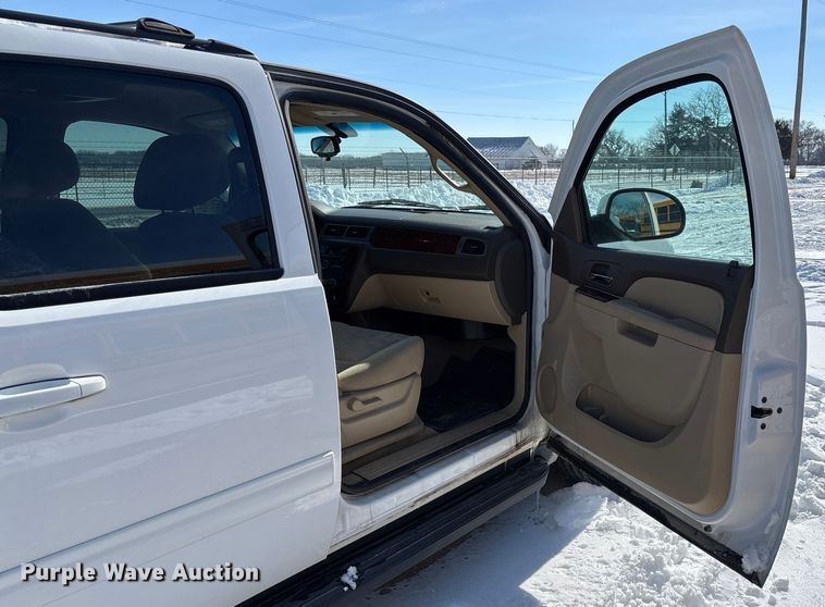 image for item DR2844 2013 Chevrolet Suburban SUV