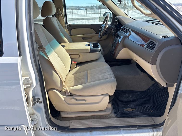 image for item DR2844 2013 Chevrolet Suburban SUV