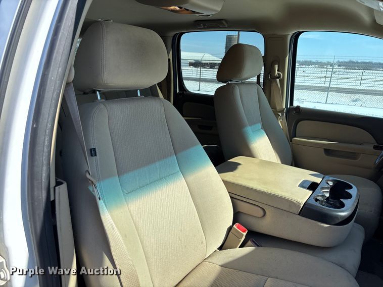 image for item DR2844 2013 Chevrolet Suburban SUV