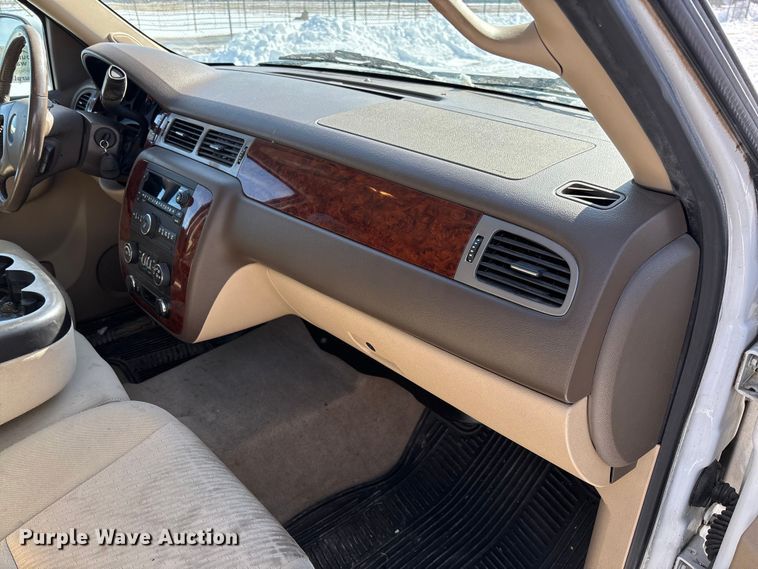 image for item DR2844 2013 Chevrolet Suburban SUV