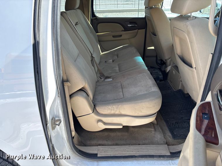 image for item DR2844 2013 Chevrolet Suburban SUV