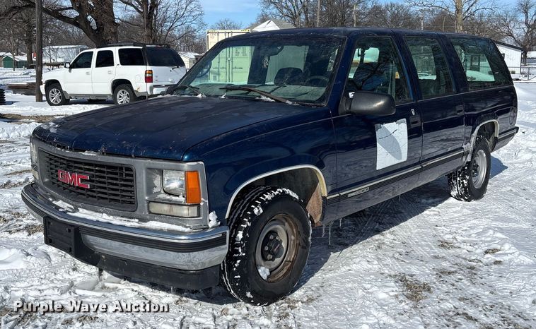 image for item DR2845 1999 GMC Suburban SUV