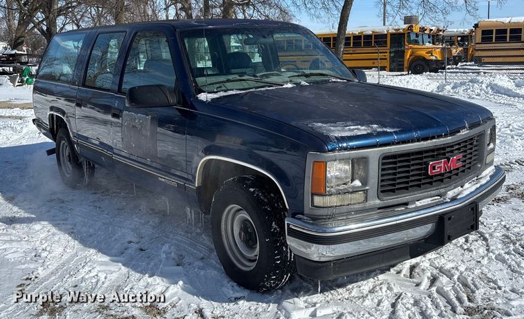 image for item DR2845 1999 GMC Suburban SUV
