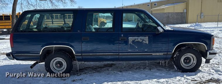 image for item DR2845 1999 GMC Suburban SUV