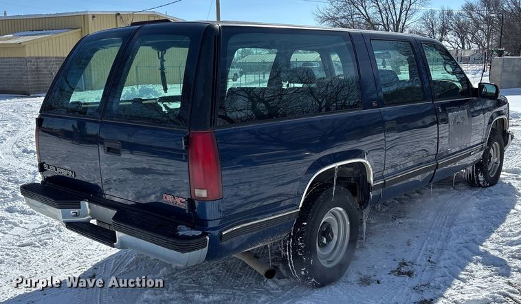 image for item DR2845 1999 GMC Suburban SUV