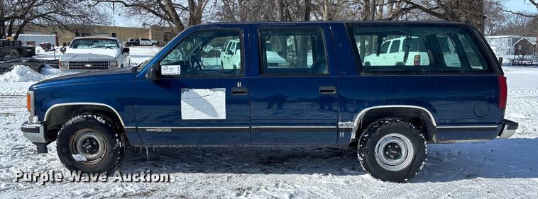 image for item DR2845 1999 GMC Suburban SUV