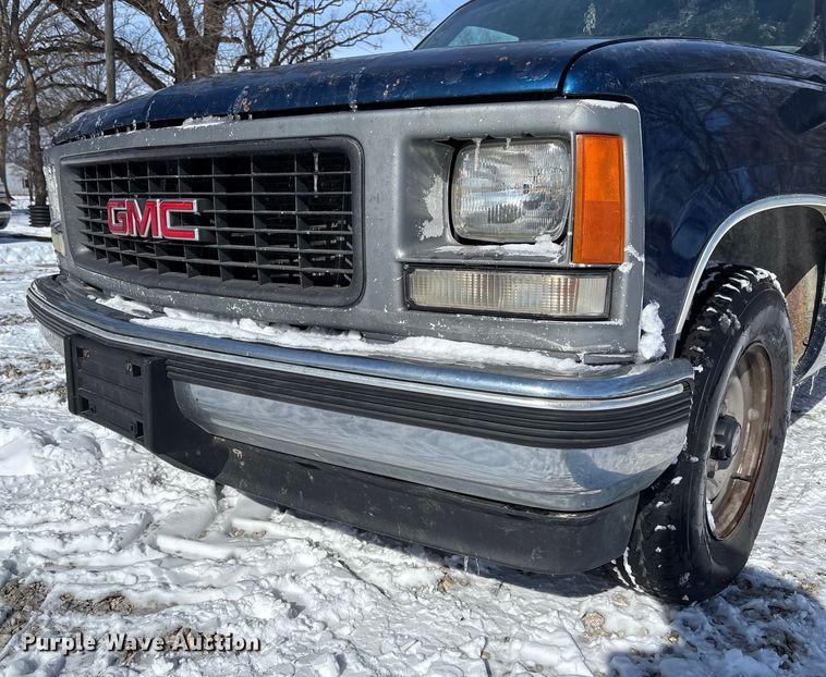 image for item DR2845 1999 GMC Suburban SUV