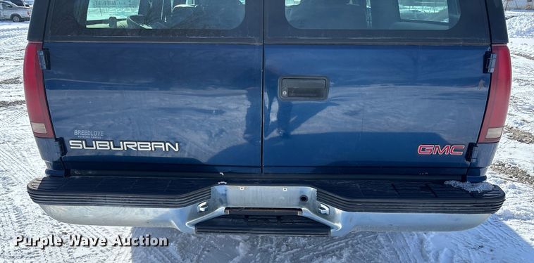 image for item DR2845 1999 GMC Suburban SUV