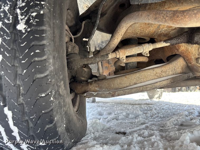 image for item DR2845 1999 GMC Suburban SUV