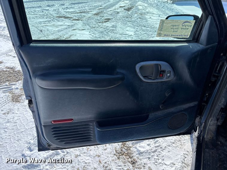 image for item DR2845 1999 GMC Suburban SUV