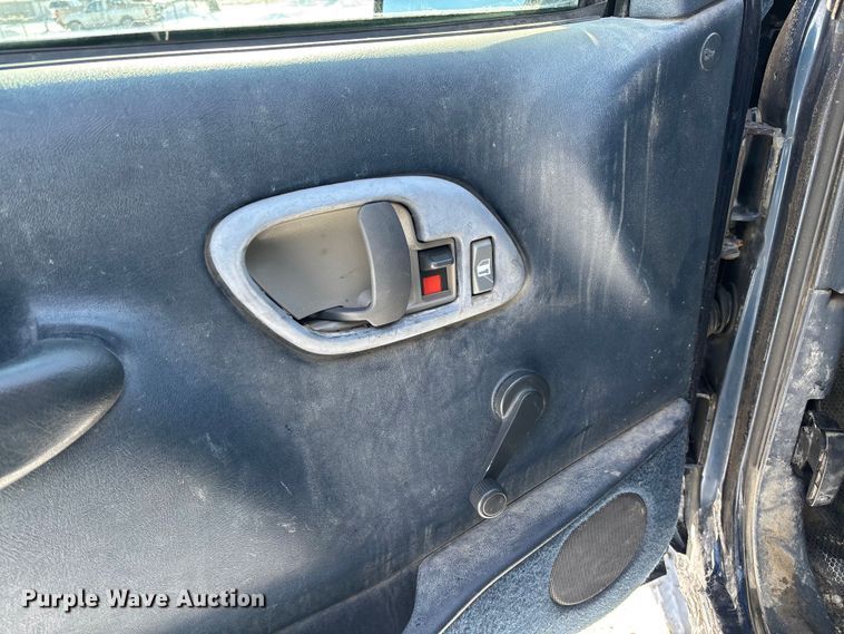 image for item DR2845 1999 GMC Suburban SUV