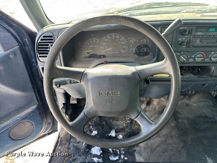 image for item DR2845 1999 GMC Suburban SUV