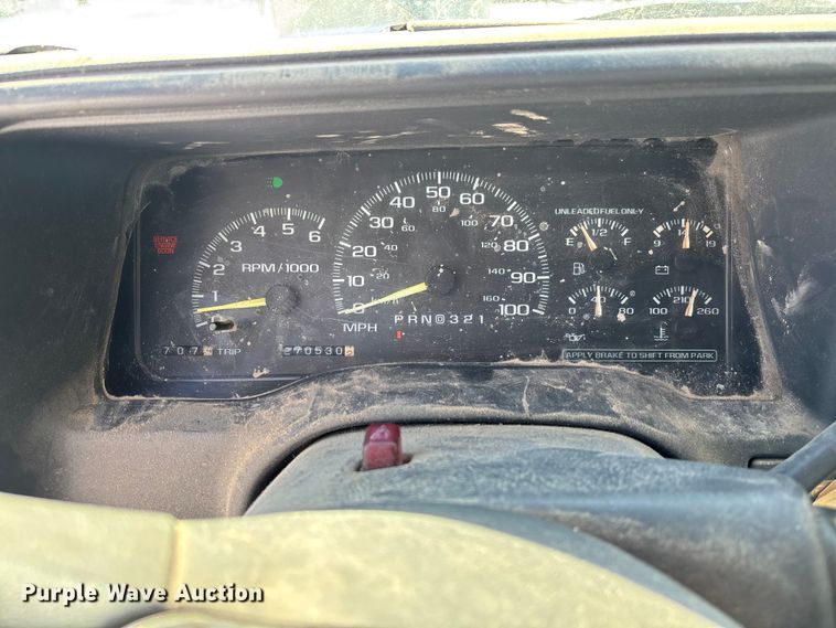 image for item DR2845 1999 GMC Suburban SUV