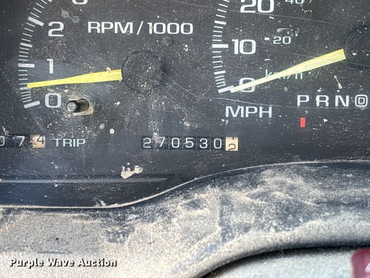 image for item DR2845 1999 GMC Suburban SUV