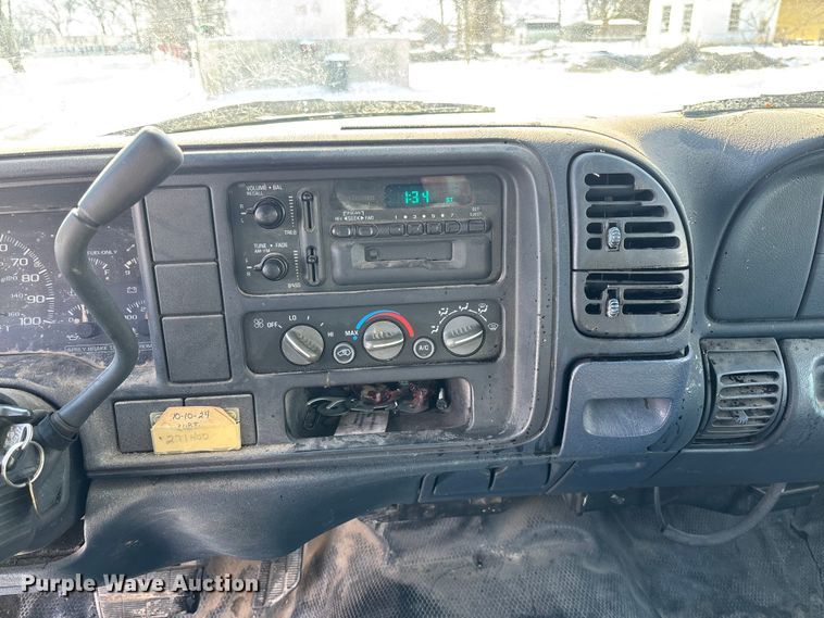 image for item DR2845 1999 GMC Suburban SUV